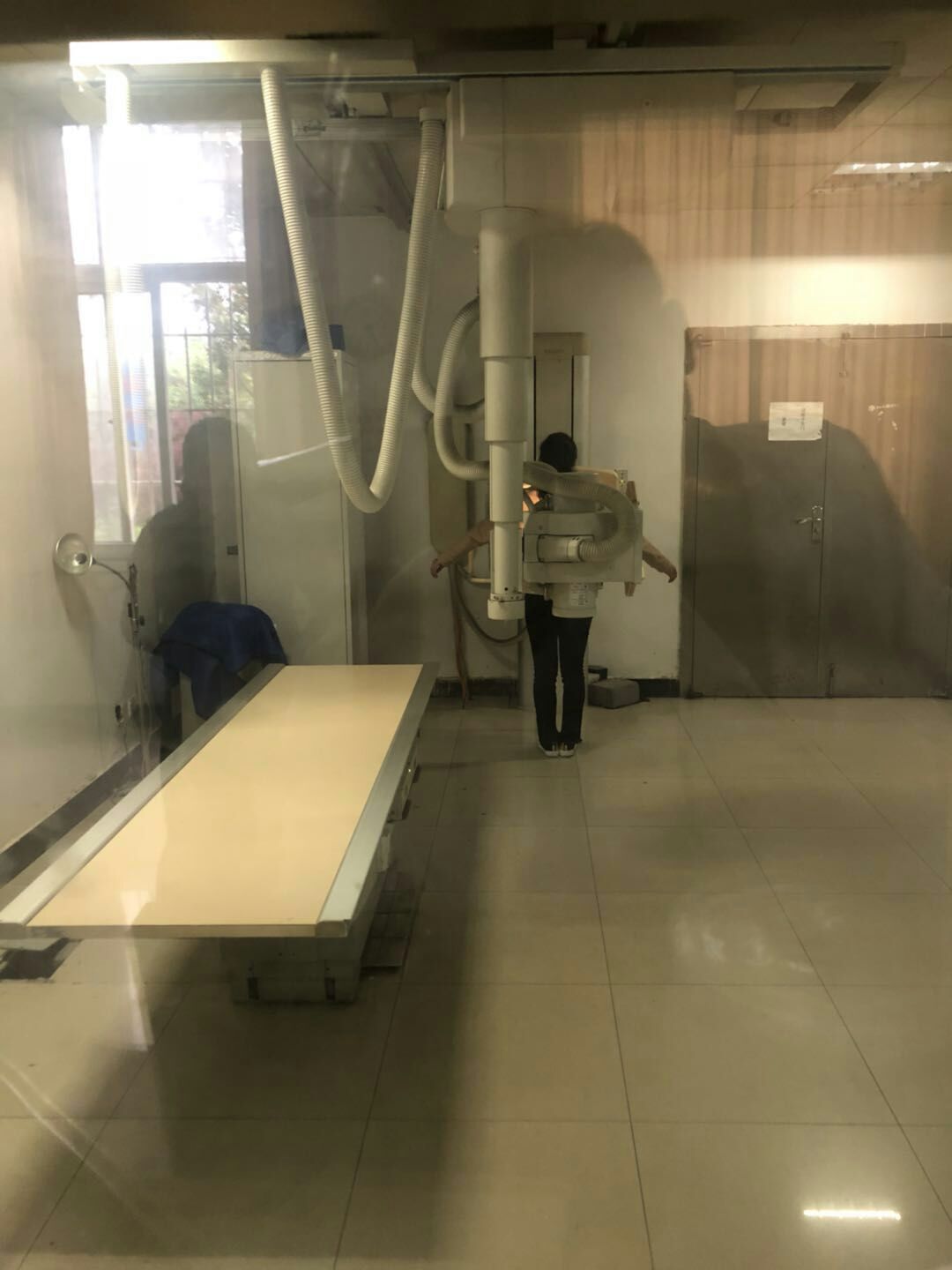 【图十一:胸透检查】